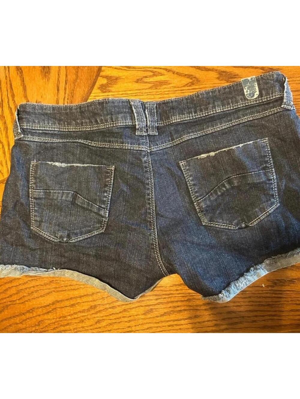 Low Rise Y2K Shorts Size 29 - Picture 3 of 3